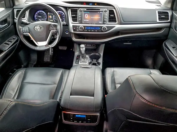 5TDKZRFH0JS257786 2018 TOYOTA HIGHLANDER - Image 8