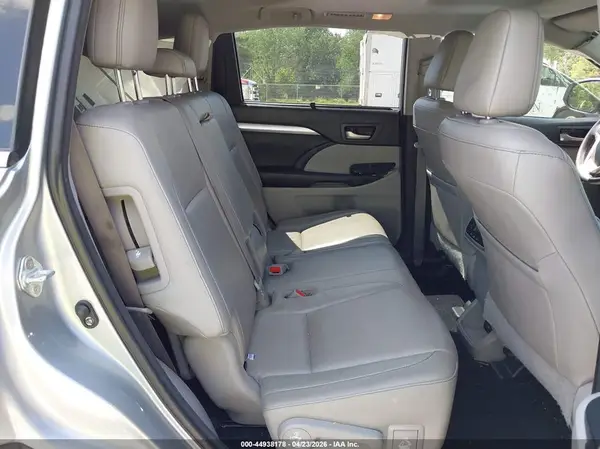 5TDKZRFH0JS260168 2018 TOYOTA HIGHLANDER - Image 8