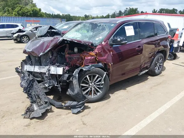 5TDKZRFH0JS263040 2018 TOYOTA HIGHLANDER - Image 2