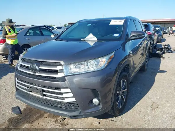 5TDKZRFH0JS263362 2018 TOYOTA HIGHLANDER - Image 2