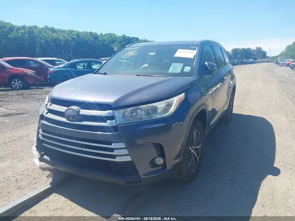 5TDKZRFH0JS264804 2018 TOYOTA HIGHLANDER - Image 2