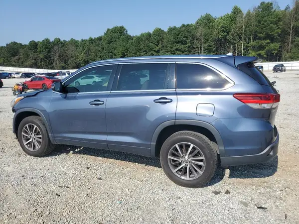 5TDKZRFH0JS269856 2018 TOYOTA HIGHLANDER - Image 2