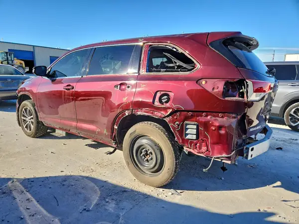 5TDKZRFH0JS273079 2018 TOYOTA HIGHLANDER - Image 2