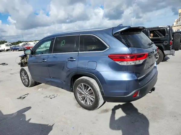 5TDKZRFH0JS286060 2018 TOYOTA HIGHLANDER - Image 2