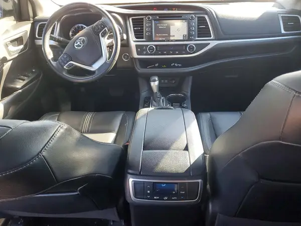 5TDKZRFH0JS528846 2018 TOYOTA HIGHLANDER - Image 8