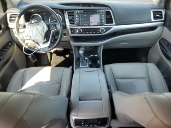 5TDKZRFH0JS530466 2018 TOYOTA HIGHLANDER - Image 8