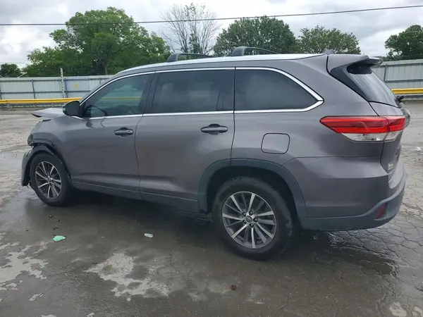5TDKZRFH0JS532752 2018 TOYOTA HIGHLANDER - Image 2