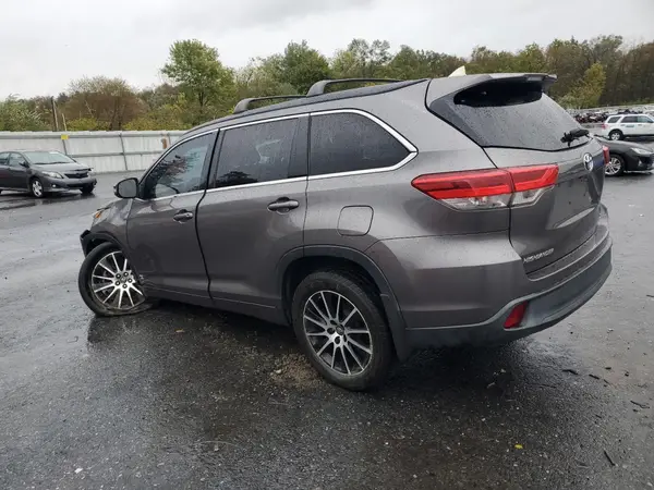 5TDKZRFH0JS533187 2018 TOYOTA HIGHLANDER - Image 2