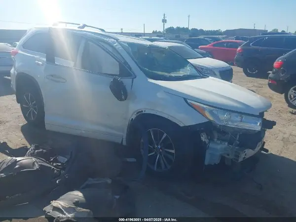 5TDKZRFH0JS533562 2018 TOYOTA HIGHLANDER - Image 1