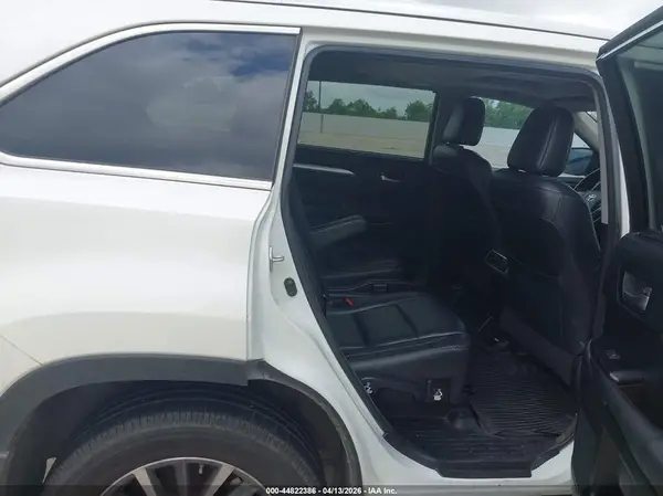 5TDKZRFH0JS533755 2018 TOYOTA HIGHLANDER - Image 8