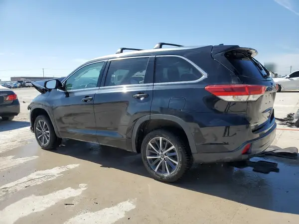 5TDKZRFH0JS534680 2018 TOYOTA HIGHLANDER - Image 2