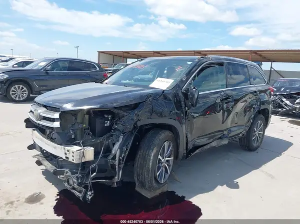 5TDKZRFH0JS535425 2018 TOYOTA HIGHLANDER - Image 2