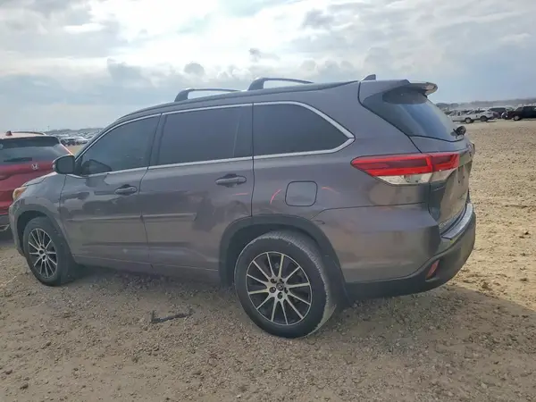 5TDKZRFH0JS537501 2018 TOYOTA HIGHLANDER - Image 2