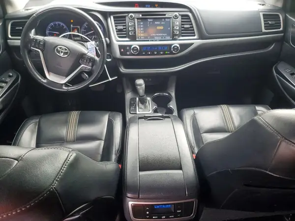 5TDKZRFH0JS537501 2018 TOYOTA HIGHLANDER - Image 8