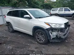 5TDKZRFH0JS539085 2018 TOYOTA HIGHLANDER