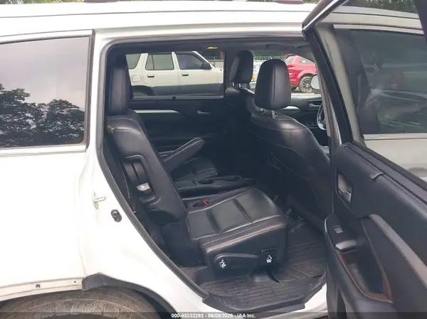 5TDKZRFH0JS539085 2018 TOYOTA HIGHLANDER - Image 8