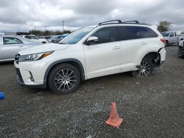 5TDKZRFH0JS539300 2018 TOYOTA HIGHLANDER - Image 1