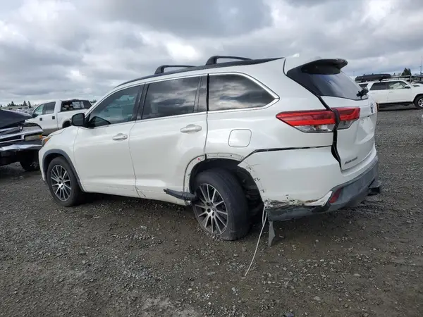 5TDKZRFH0JS539300 2018 TOYOTA HIGHLANDER - Image 2