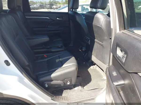 5TDKZRFH0JS539636 2018 TOYOTA HIGHLANDER - Image 8