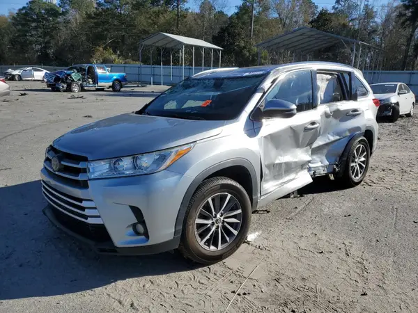 5TDKZRFH0JS540088 2018 TOYOTA HIGHLANDER - Image 1