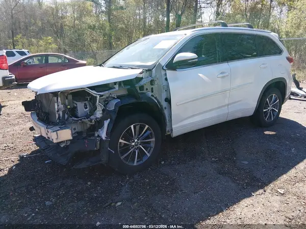 5TDKZRFH0JS540902 2018 TOYOTA HIGHLANDER - Image 2