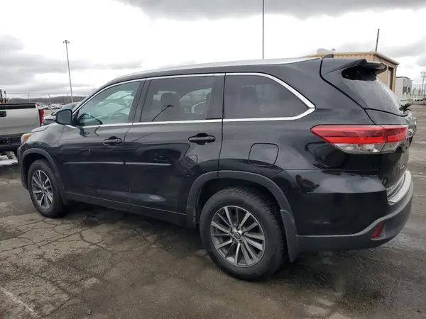 5TDKZRFH0JS544481 2018 TOYOTA HIGHLANDER - Image 2