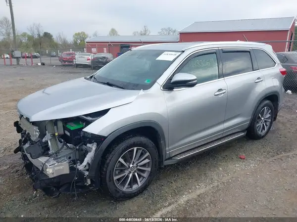 5TDKZRFH0JS546084 2018 TOYOTA HIGHLANDER - Image 2
