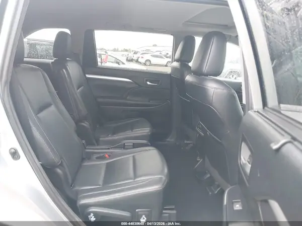 5TDKZRFH0JS546084 2018 TOYOTA HIGHLANDER - Image 8