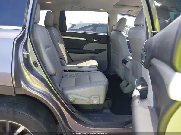5TDKZRFH0JS546540 2018 TOYOTA HIGHLANDER - Image 8