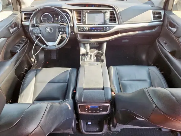 5TDKZRFH0JS546957 2018 TOYOTA HIGHLANDER - Image 8