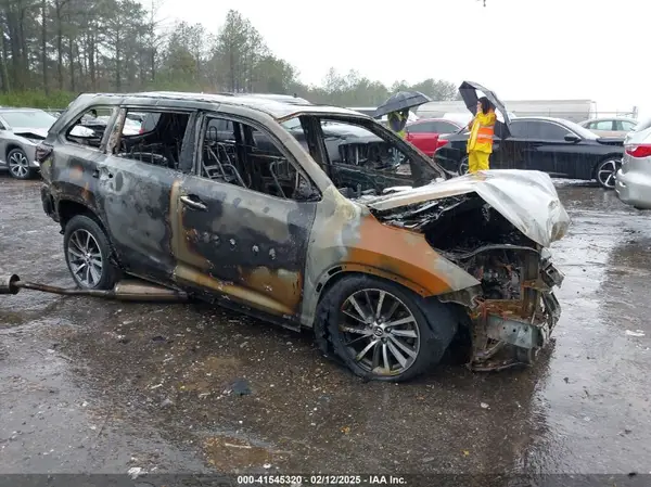 5TDKZRFH0JS547462 2018 TOYOTA HIGHLANDER - Image 1