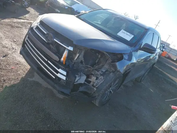 5TDKZRFH0JS548014 2018 TOYOTA HIGHLANDER - Image 2