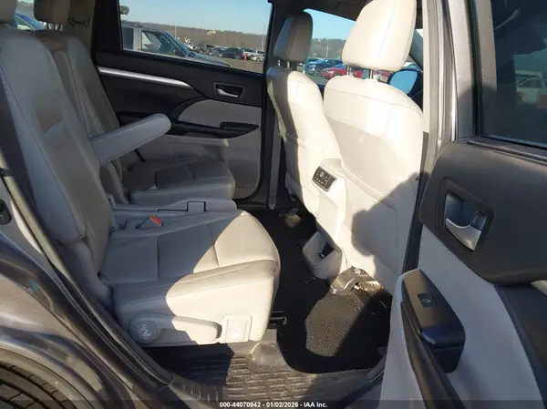 5TDKZRFH0JS548014 2018 TOYOTA HIGHLANDER - Image 8