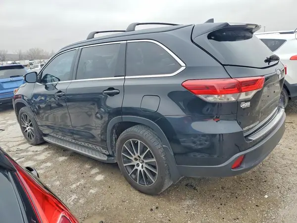 5TDKZRFH0JS548451 2018 TOYOTA HIGHLANDER - Image 2