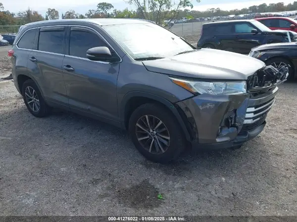 5TDKZRFH0JS549468 2018 TOYOTA HIGHLANDER - Image 1