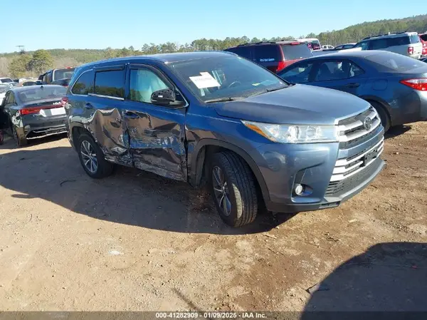 5TDKZRFH0KS301318 2019 TOYOTA HIGHLANDER - Image 1