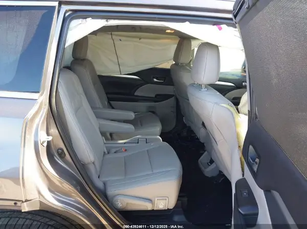 5TDKZRFH0KS306258 2019 TOYOTA HIGHLANDER - Image 8