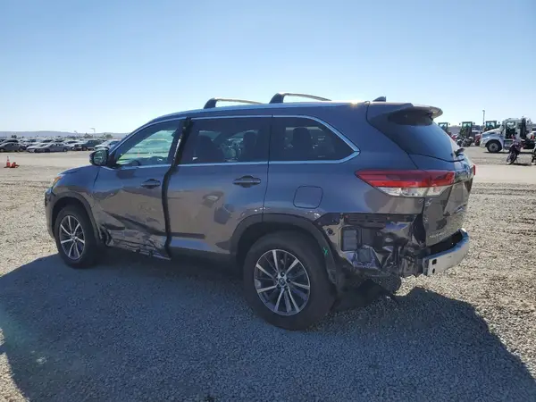 5TDKZRFH0KS315025 2019 TOYOTA HIGHLANDER - Image 2