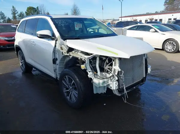 5TDKZRFH0KS315218 2019 TOYOTA HIGHLANDER - Image 1