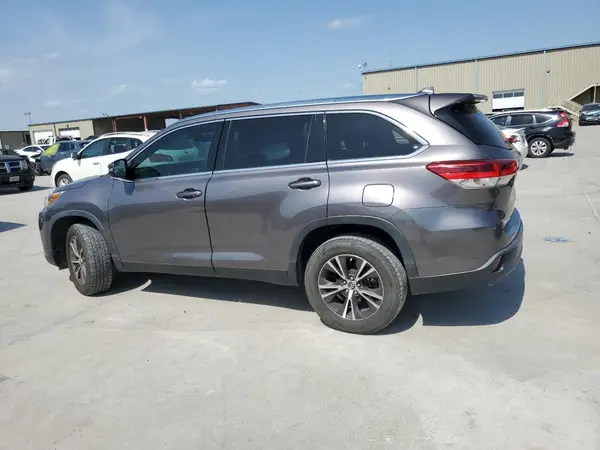5TDKZRFH0KS315736 2019 TOYOTA HIGHLANDER - Image 2
