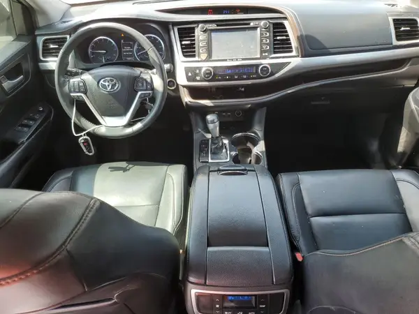 5TDKZRFH0KS315736 2019 TOYOTA HIGHLANDER - Image 8