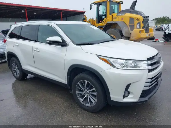 5TDKZRFH0KS318216 2019 TOYOTA HIGHLANDER - Image 1