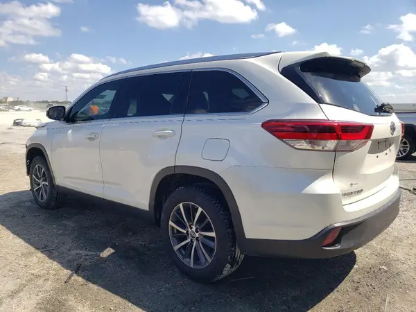 5TDKZRFH0KS318426 2019 TOYOTA HIGHLANDER - Image 2