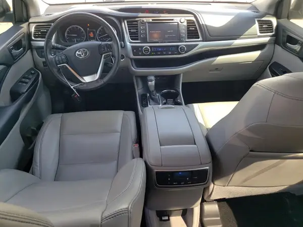 5TDKZRFH0KS318426 2019 TOYOTA HIGHLANDER - Image 8