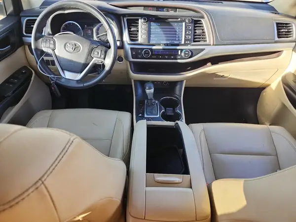 5TDKZRFH0KS325618 2019 TOYOTA HIGHLANDER - Image 8