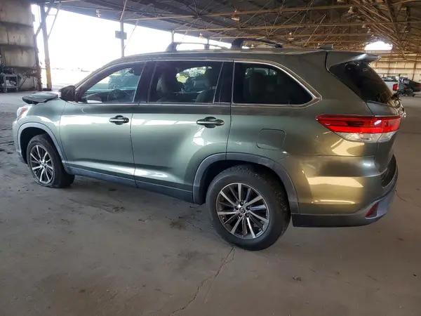 5TDKZRFH0KS328129 2019 TOYOTA HIGHLANDER - Image 2