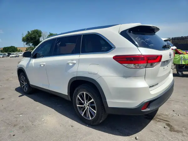 5TDKZRFH0KS342774 2019 TOYOTA HIGHLANDER - Image 2
