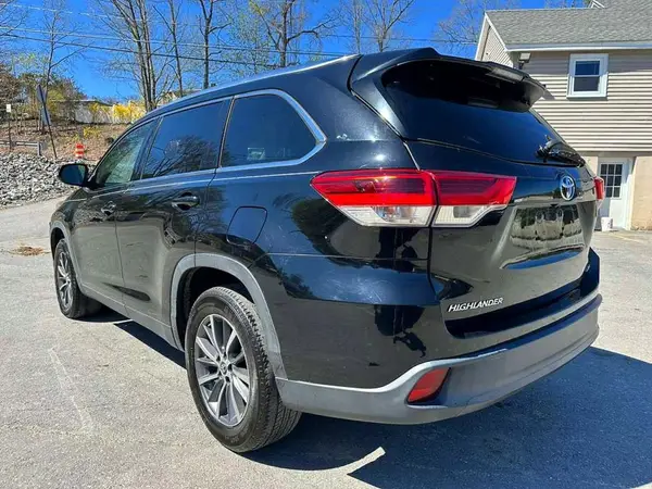 5TDKZRFH0KS349580 2019 TOYOTA HIGHLANDER - Image 2