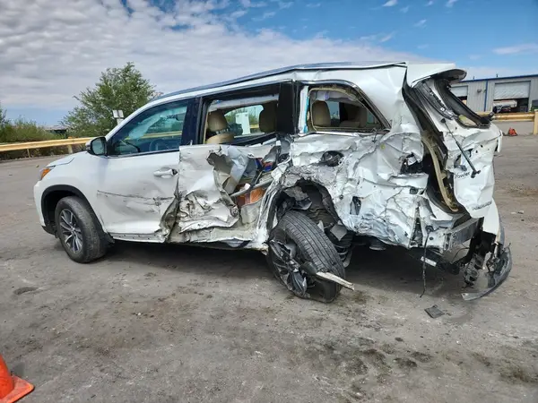 5TDKZRFH0KS351992 2019 TOYOTA HIGHLANDER - Image 2