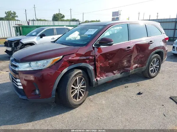 5TDKZRFH0KS353399 2019 TOYOTA HIGHLANDER - Image 2